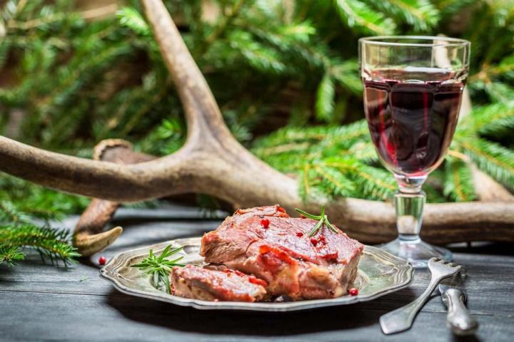 Vin rouge accompagné de viandes rouges